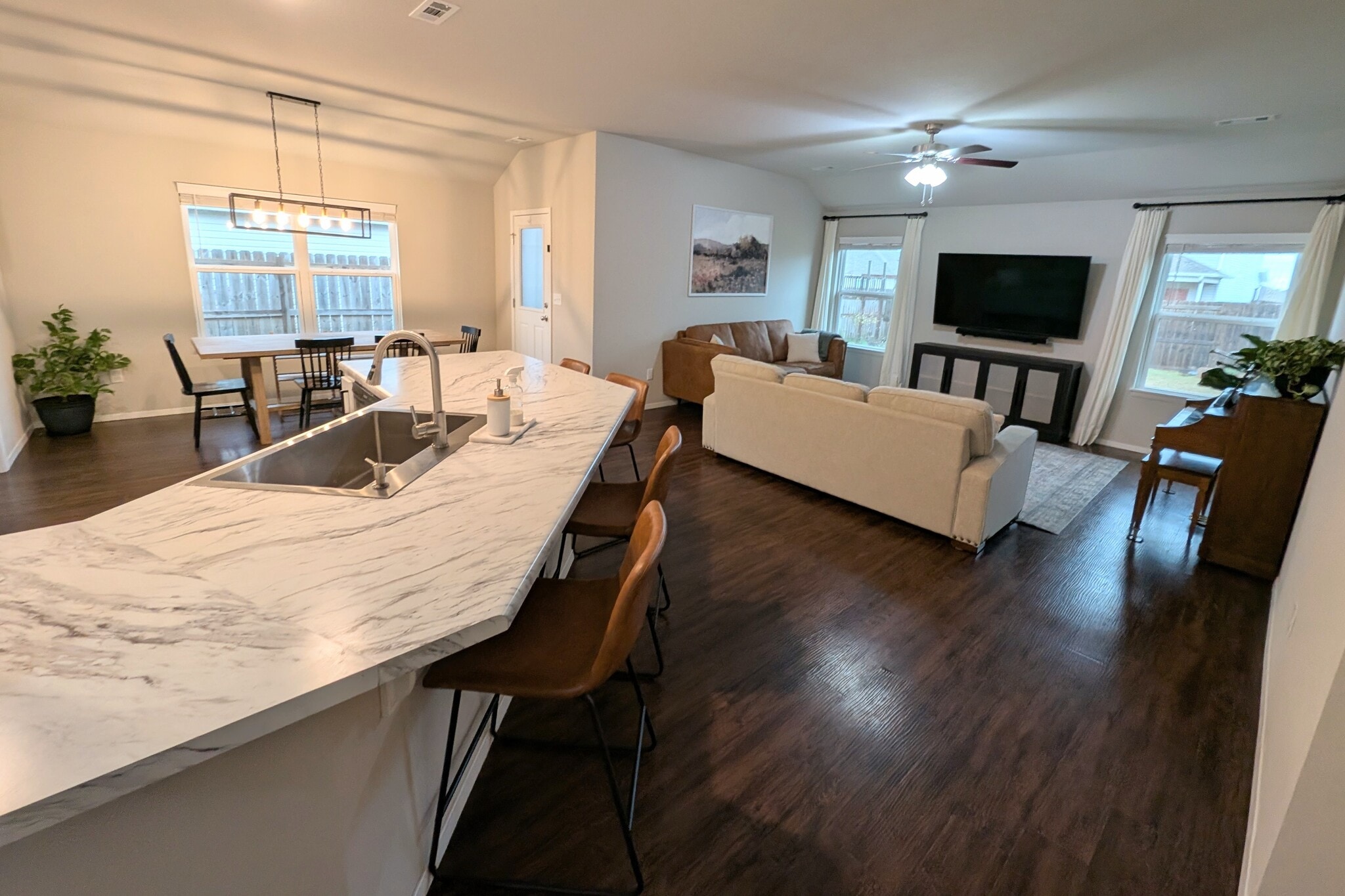 Building Photo - 1640 Forest Dr