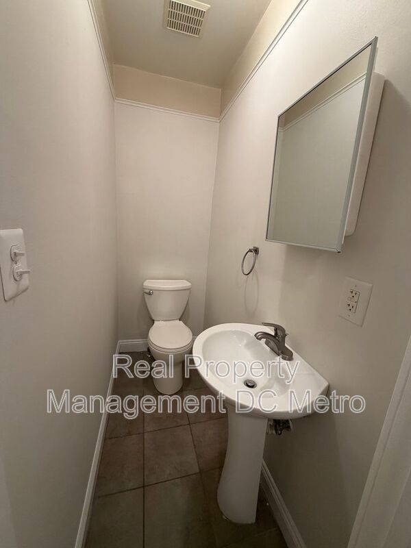 Building Photo - 1219 Pleasant St SE