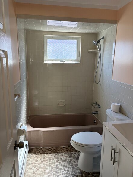 Building Photo - 424 Dewitt St