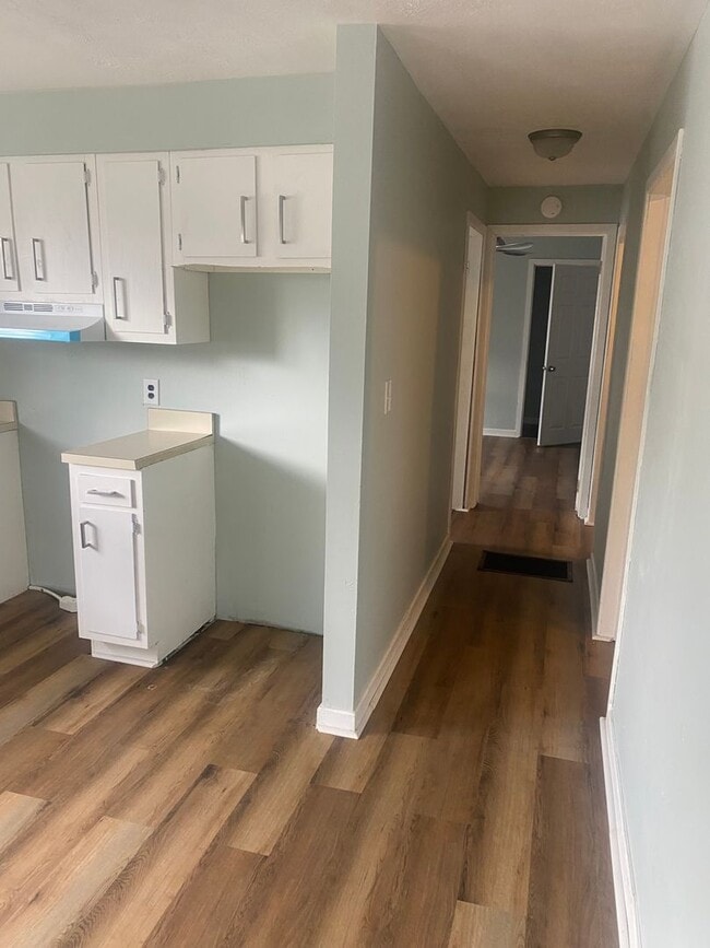 Building Photo - 933 Roosevelt Blvd