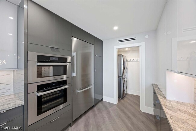 Building Photo - 6075 Pelican Bay Blvd