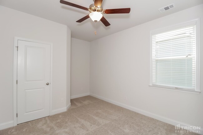 Building Photo - 25 Leyland Ct