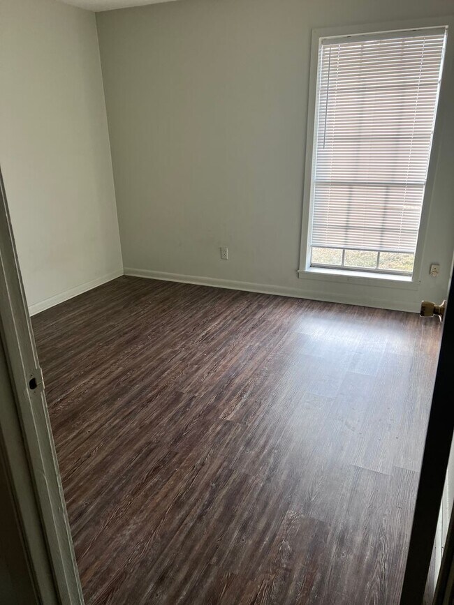 Building Photo - Monthly Paid Rent