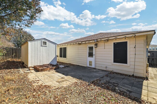 Building Photo - ***APPLICATION CURRENTLY UNDER REVIEW***Well-Maintained One-Story in Woodthorn Subdivision