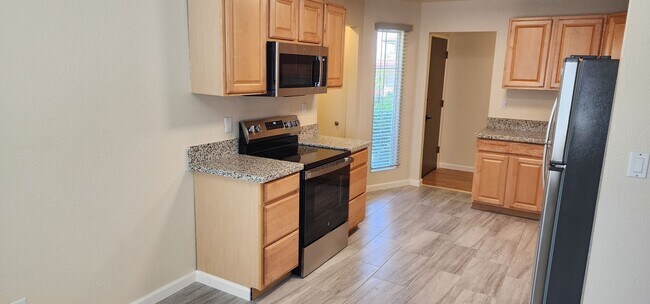 Building Photo - 3BR/2BA NW Reno Gen available immediately!