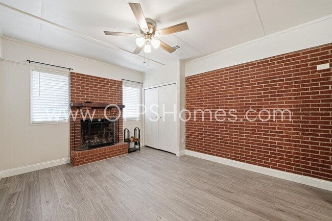 Building Photo - 127 Judith Dr