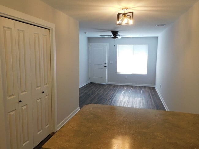 Building Photo - 317 S Taylor St
