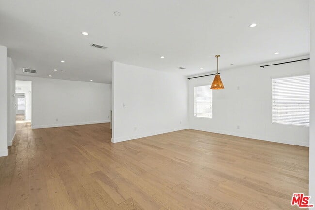 Building Photo - 7832 Croydon Ave