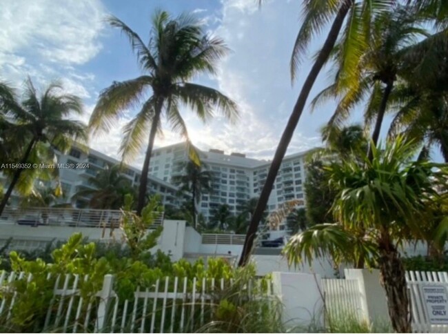 Building Photo - 5161 Collins Ave