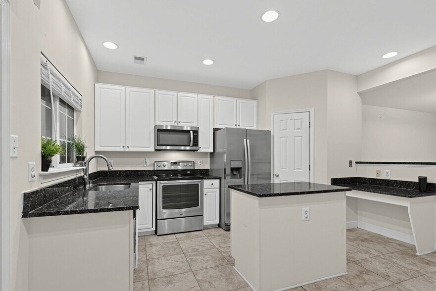 Building Photo - 2420 Dew Meadow Ct