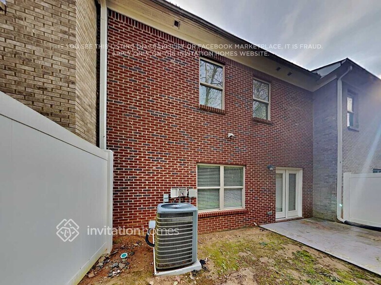 Building Photo - 227 Green Bridge Ct SE