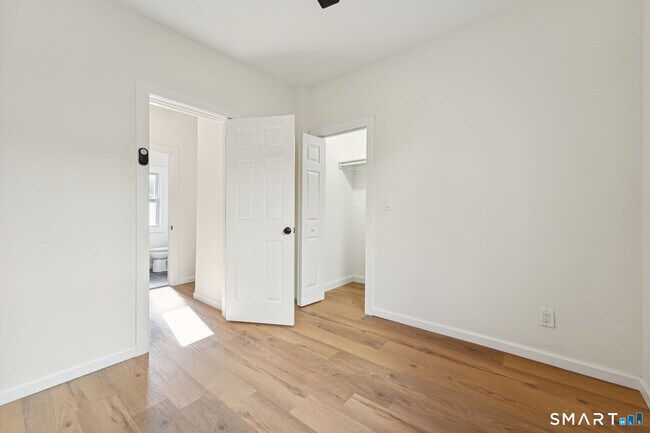 Building Photo - 21 Soundview Ave