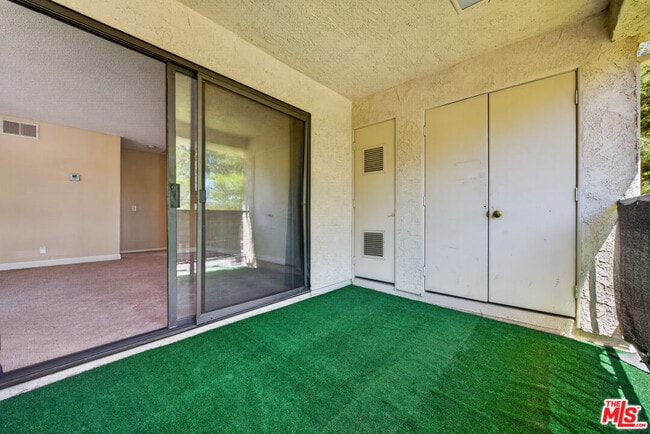 Building Photo - 2554 Olive Dr
