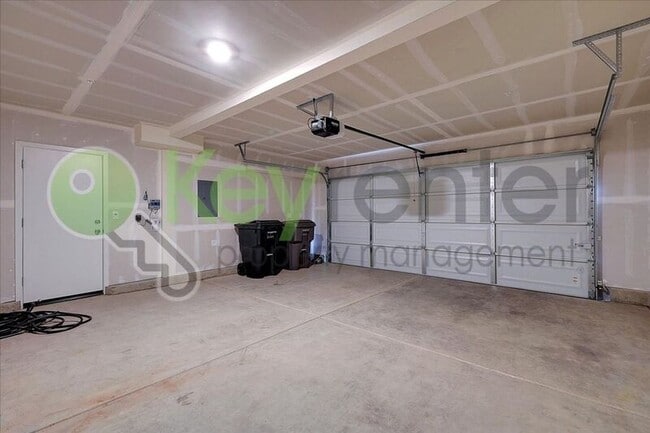 Building Photo - 2129 Shady Tree Cir