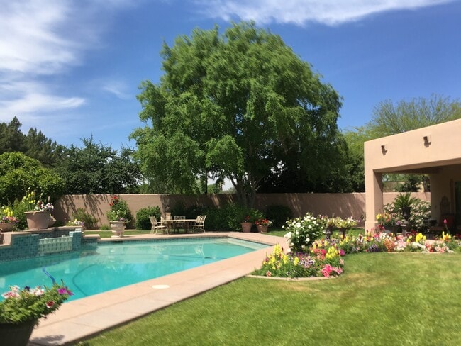 Building Photo - 1225 E Warner Rd