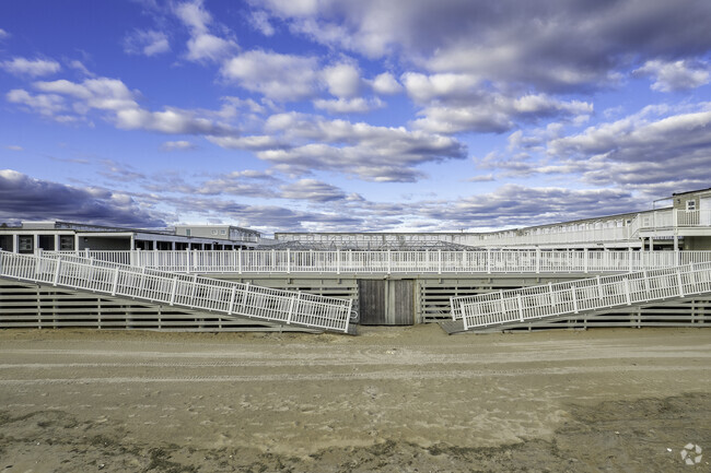 Building Photo - Bonnet Shores