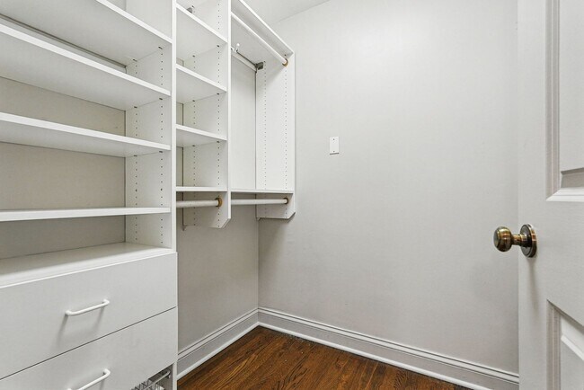 Building Photo - 321 Jefferson Dr