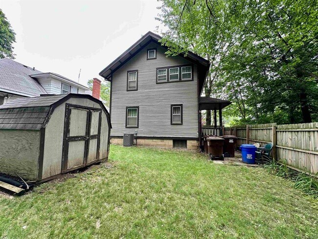 Building Photo - 3 Bedroom 1 Bathroom