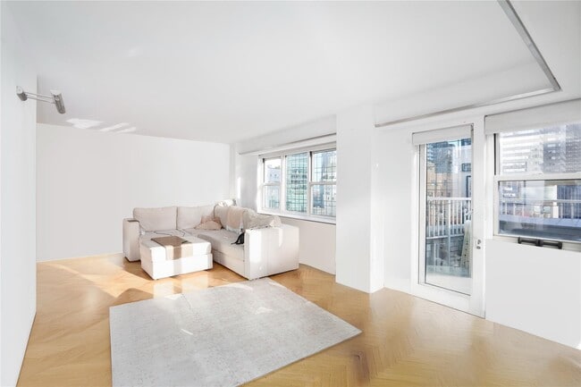 Building Photo - 153 E 57th St