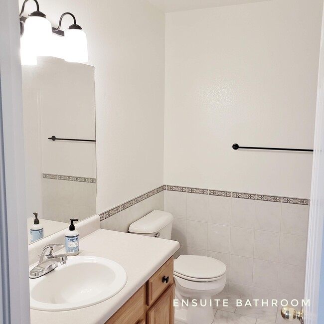 Ensuite Bathroom - 5320 Manor Ridge Dr