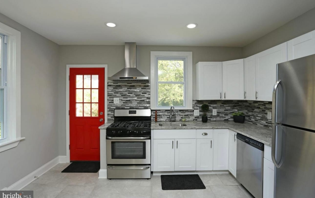 Kitchen - 3110 Louise Ave