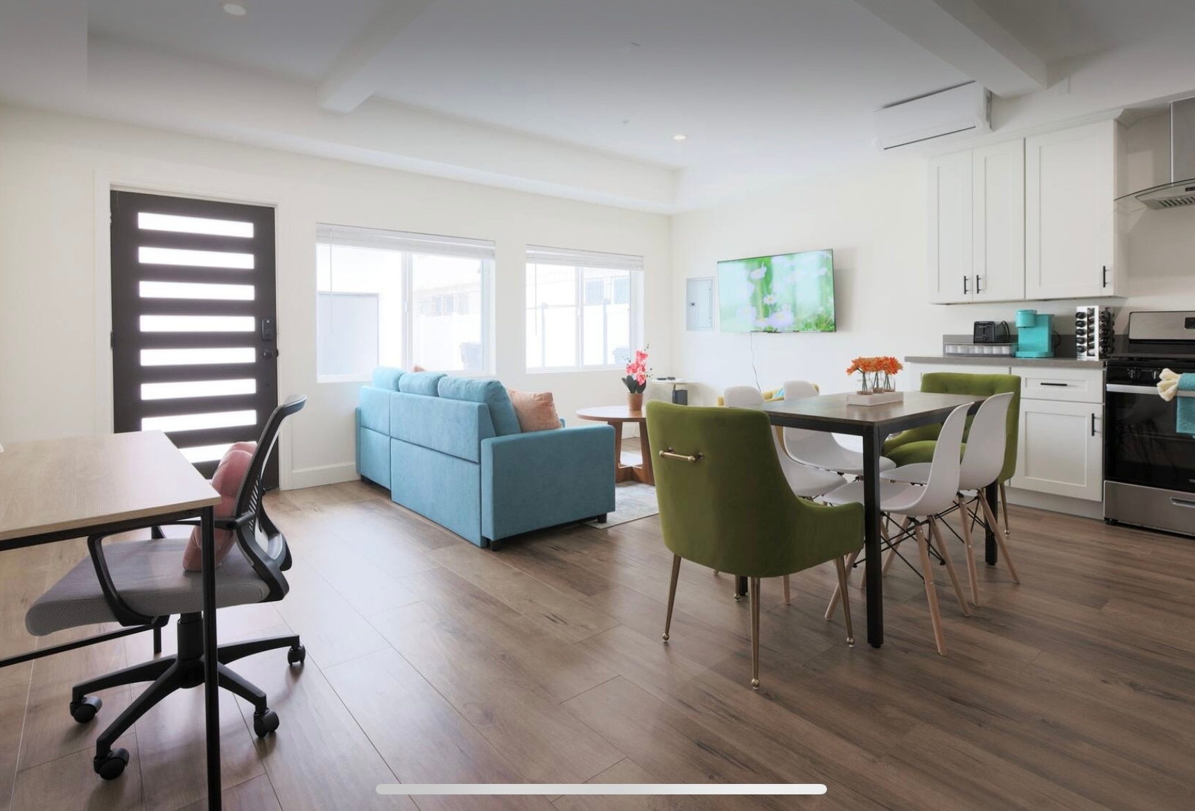 Building Photo - 2806 S Palm Grove Ave