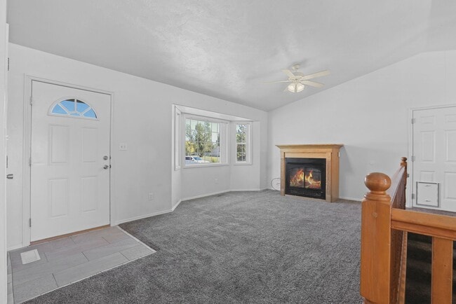 Building Photo - 5 Bed 3 Bath Home in Rigby