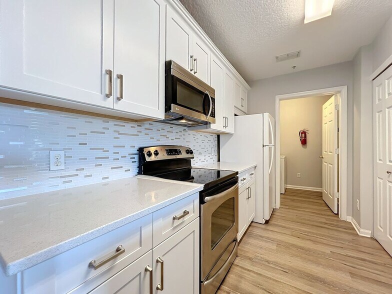 Building Photo - 6572 Swissco Dr