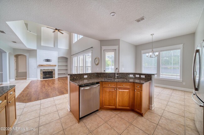 Building Photo - 1440 S Burgandy Trail