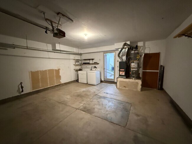 Building Photo - Wonderful 4 Bedroom 2-story Townhome in "F...