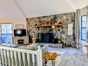 Building Photo - 842 Alpine Dr