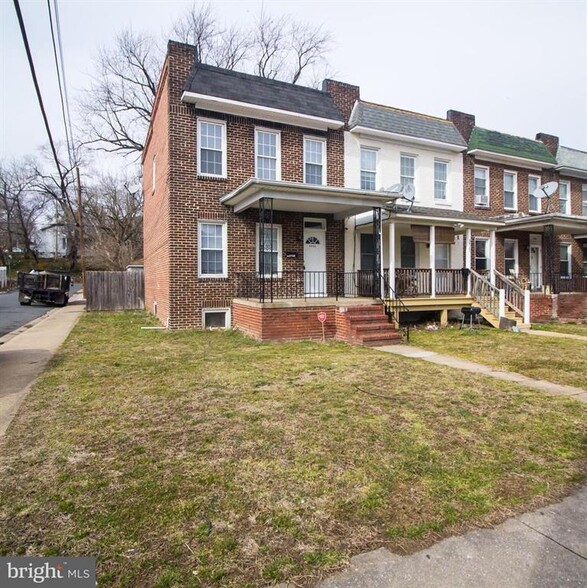 Primary Photo - 3740 Brooklyn Ave