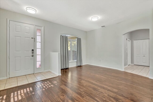 Building Photo - Beautiful 4 bed/ 3.5 bath Rental ~ Coming September