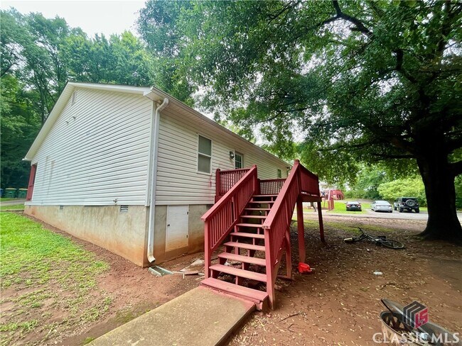 Building Photo - 113 Grove Street Extension