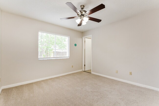 Building Photo - 213 Moonbeam Rd