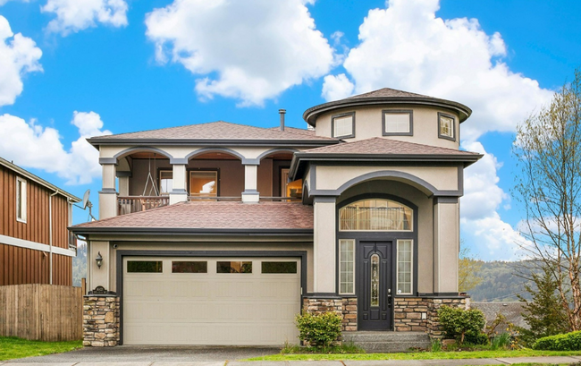 Building Photo - Stunning Duvall Home with View!