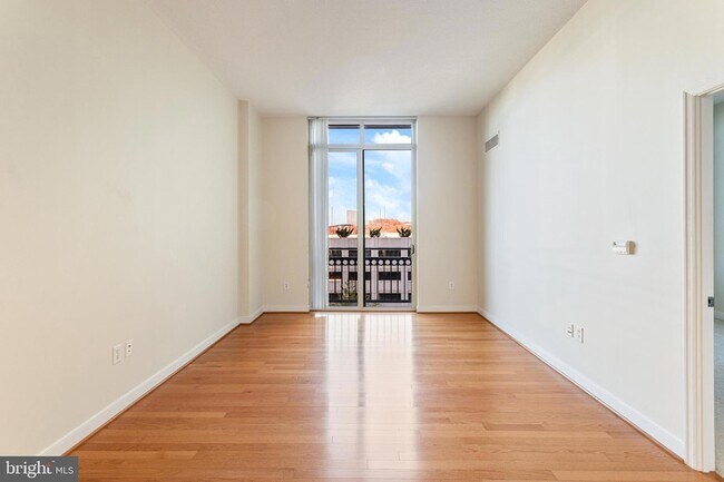 Building Photo - 155 Potomac Passage