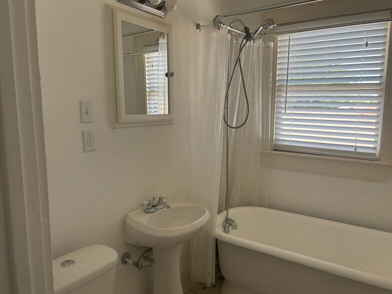 Building Photo - 5638 Richard Ave