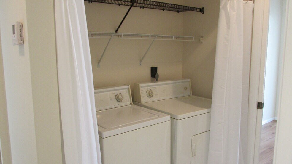 laundry - 7315 Parkside Villas Dr