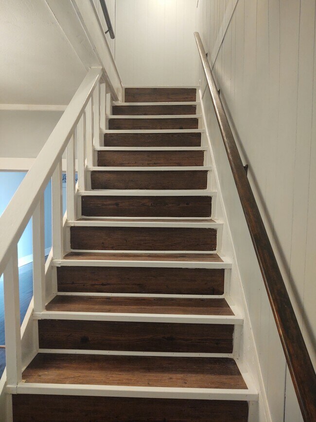 Building Photo - 719 West Faulkner Street, Unit 719