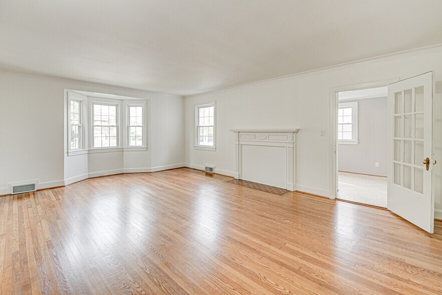 Living Room - 1612 W 1st St