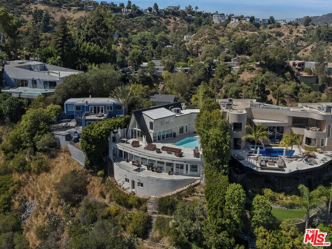 Building Photo - 8460 Cole Crest Dr