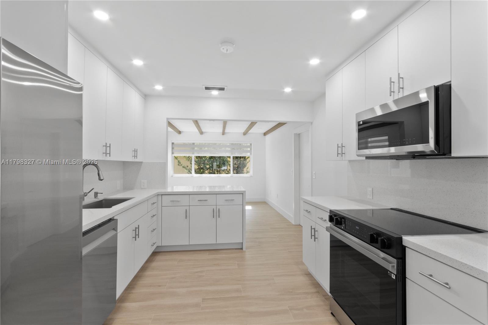 Building Photo - 1561 Alcala Ave