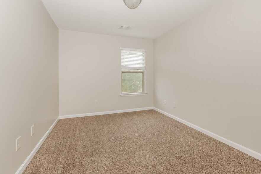 Building Photo - 632 Stevens Pl