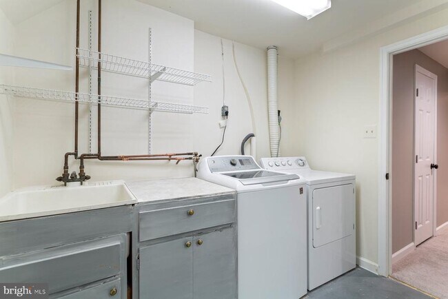 Building Photo - 10603 Tuppence Ct