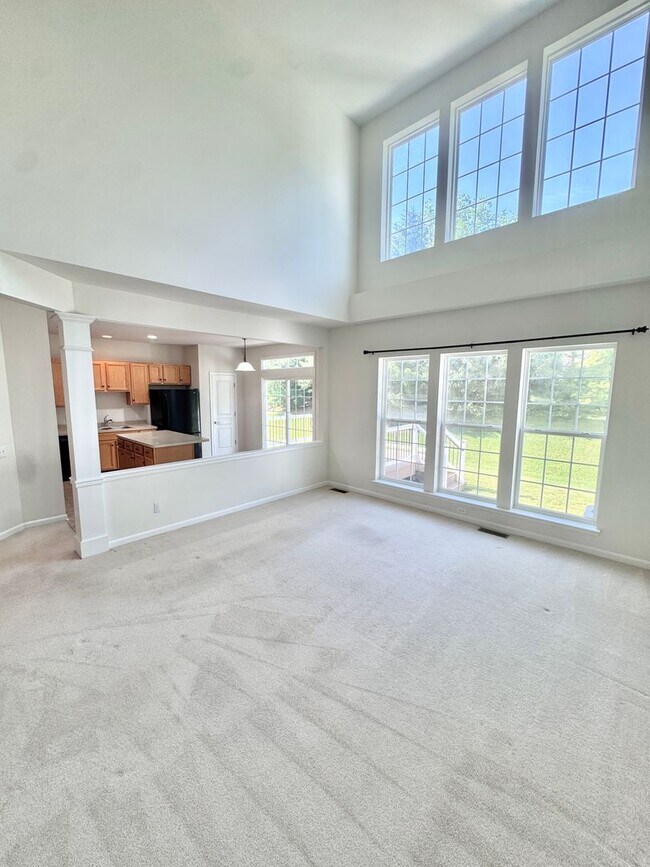 Building Photo - THREE BEDROOM/2.5 BATH TOWNHOME located in PARKLAND School District!