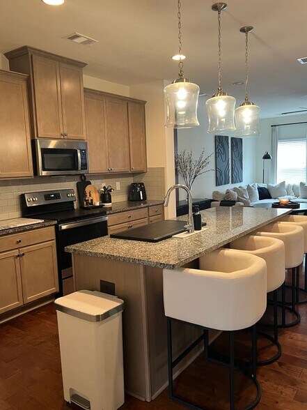 Building Photo - 832 Ambient Way