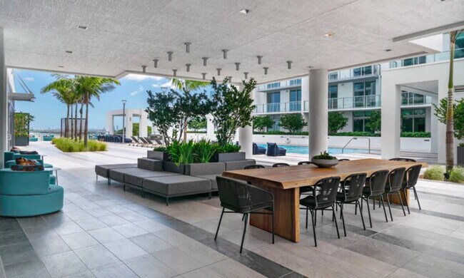 Building Photo - 3886 Biscayne Blvd