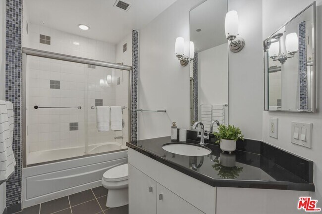 Building Photo - 1100 Wilshire Blvd