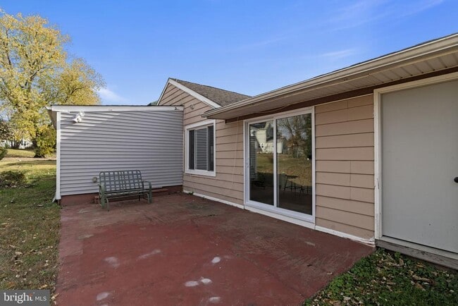 Building Photo - 5 Burgess Ln